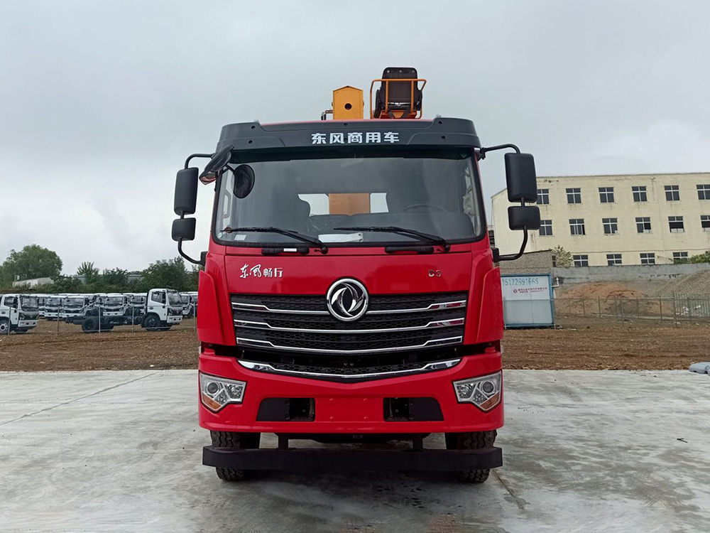 東風暢行D3后雙橋駿通12噸4節(jié)臂吊機