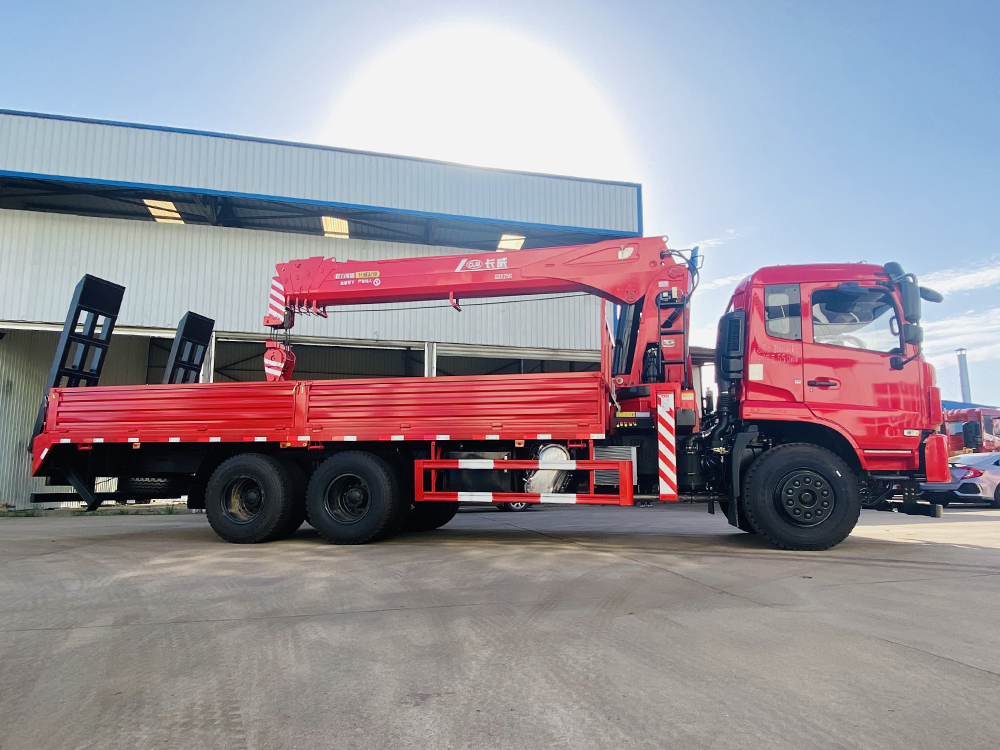 國(guó)六東風(fēng)K5后八輪長(zhǎng)威12噸五節(jié)直臂吊機(jī)隨車(chē)吊