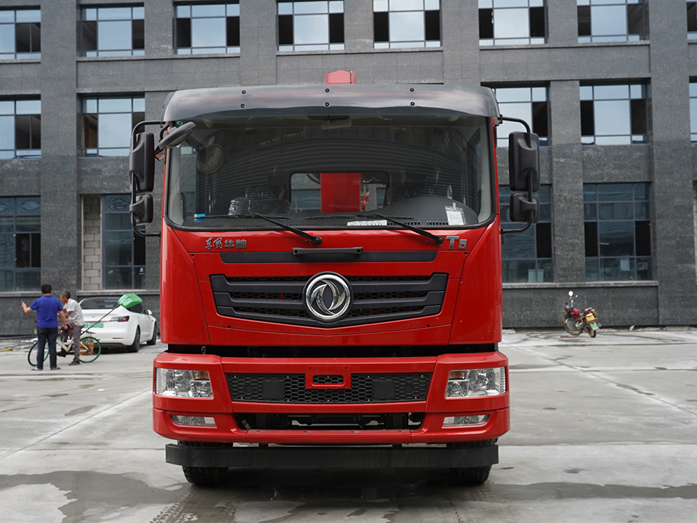 國六東風T5后雙橋新飛工12噸五節(jié)直臂吊機隨車吊