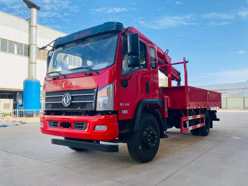 國(guó)六東風(fēng)D912長(zhǎng)威6.3噸四節(jié)折臂吊機(jī)隨車吊